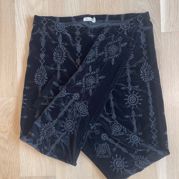 Johnny Was Althea Velvet Leggings Black Print Leggings -Large - EUC - Picture 1 of 4